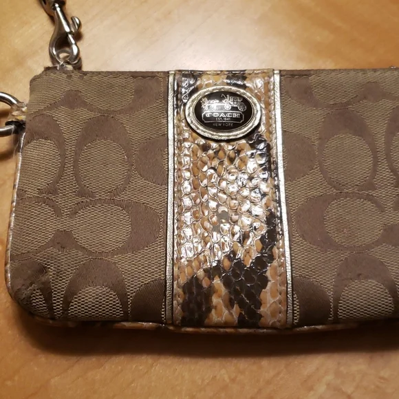 Coach wristlet - Picture 3 of 6
